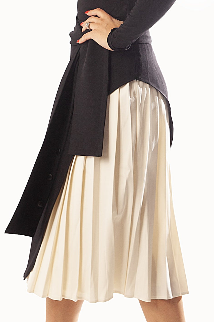 Bi Color Flaps Over Side Pleated Skirt