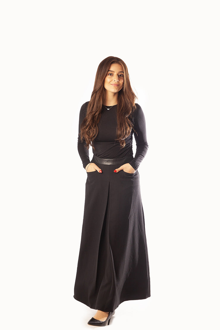 Leatherette Waistband Center Pleat Skirt